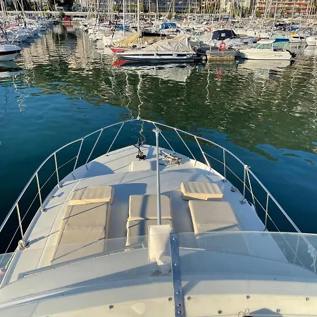 Turtle Boat With Free Parking * Menton